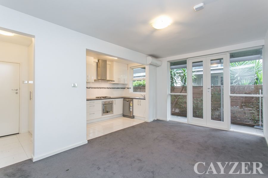 1 bedrooms Apartment / Unit / Flat in 2/105-107 Park Street ST KILDA WEST VIC, 3182