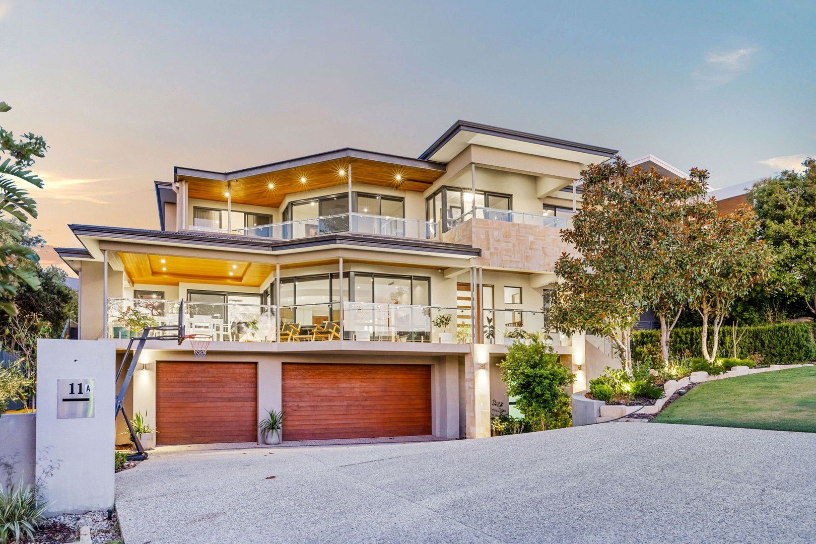 5 bedrooms House in 11A Frobisher Avenue SORRENTO WA, 6020