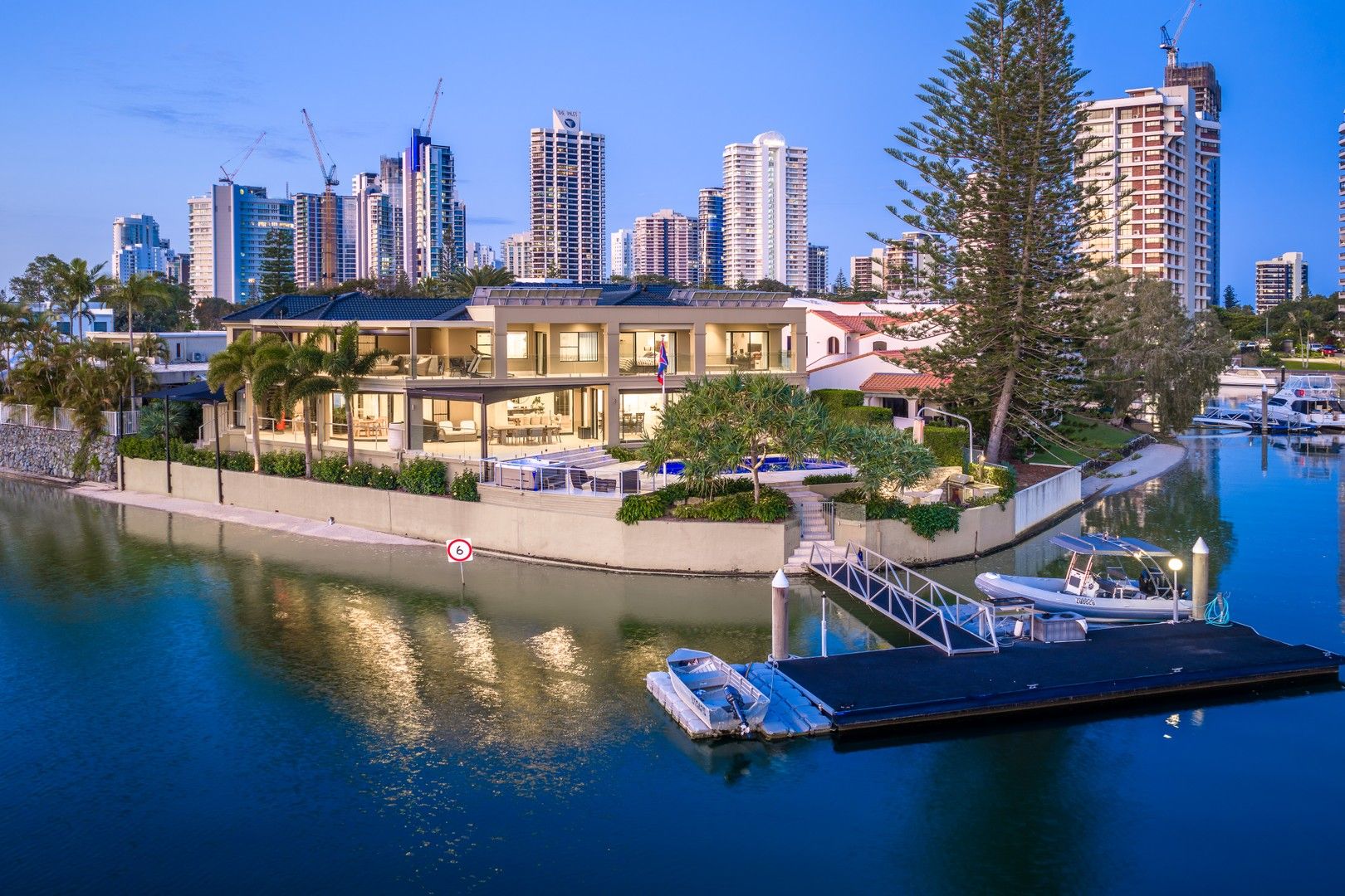 6 bedrooms House in 26 Viking Court PARADISE WATERS QLD, 4217