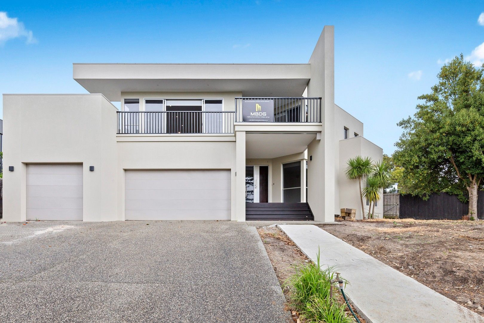 5 bedrooms House in 18 Rendlesham Avenue MOUNT ELIZA VIC, 3930