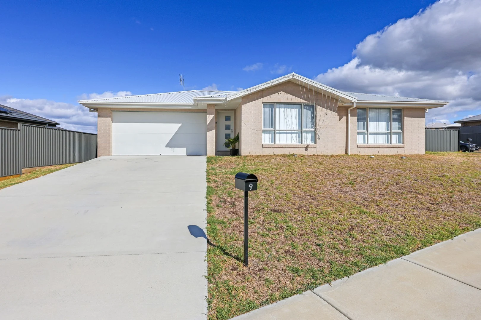 Primary image of 9 Cliffdale Place, Kootingal NSW 2352