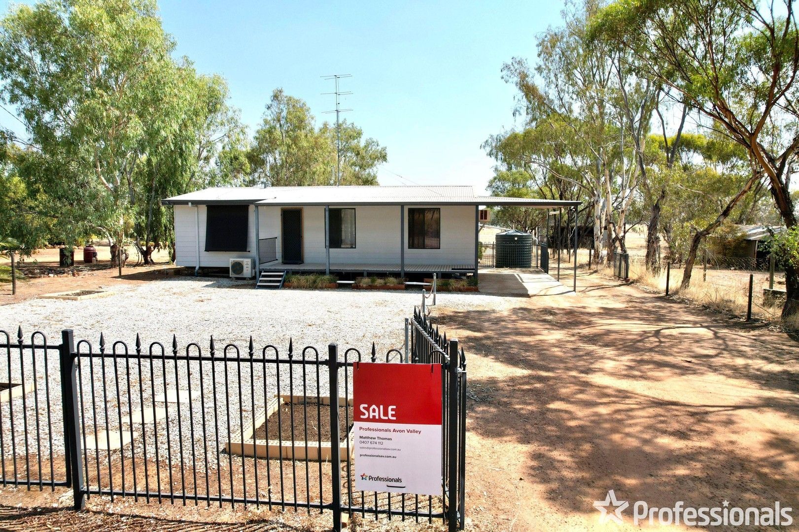 19 Hunter Road, Muluckine WA 6401, Image 0