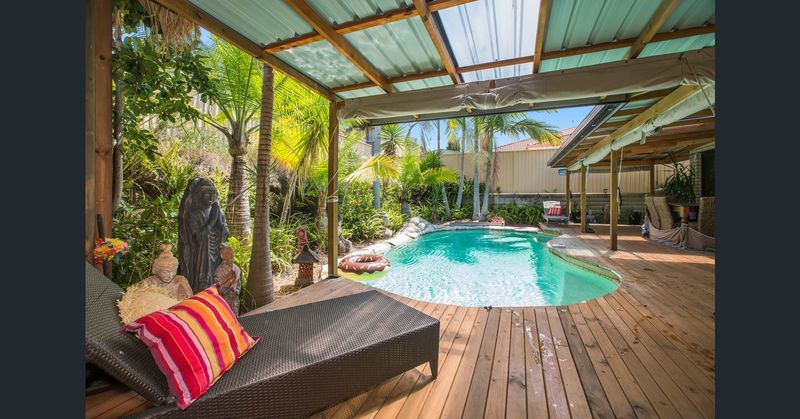 5 bedrooms House in 117 Crestwood Dr MOLENDINAR QLD, 4214