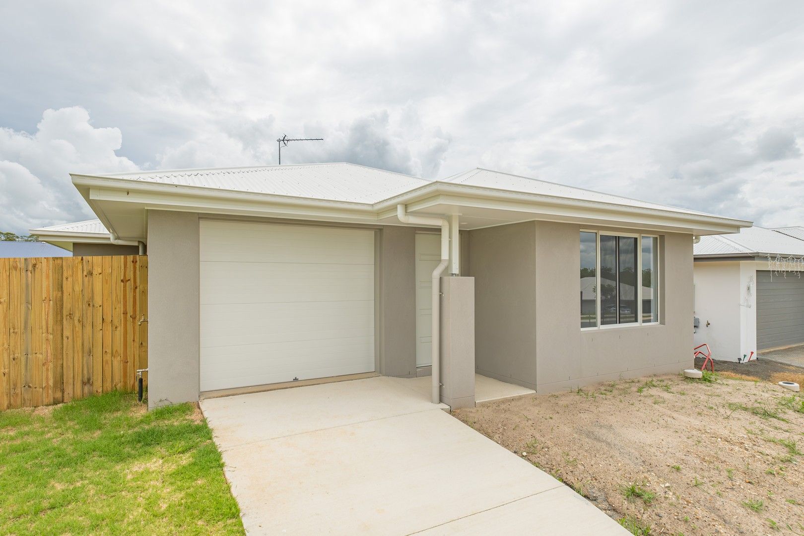 4 bedrooms House in 9 Scenic Drive SOUTHSIDE QLD, 4570