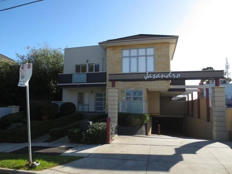 3 bedrooms House in 1/1 Kenilworth Parade IVANHOE VIC, 3079