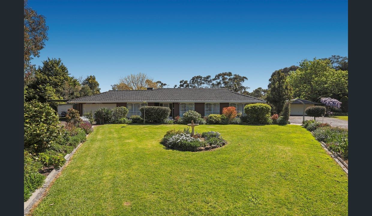 3 bedrooms House in 9 Oaktree Drive PAKENHAM VIC, 3810