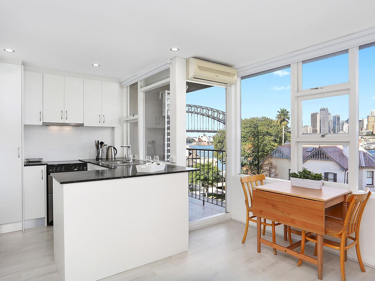 22/2 East Crescent Street, Mcmahons Point NSW 2060, Image 2