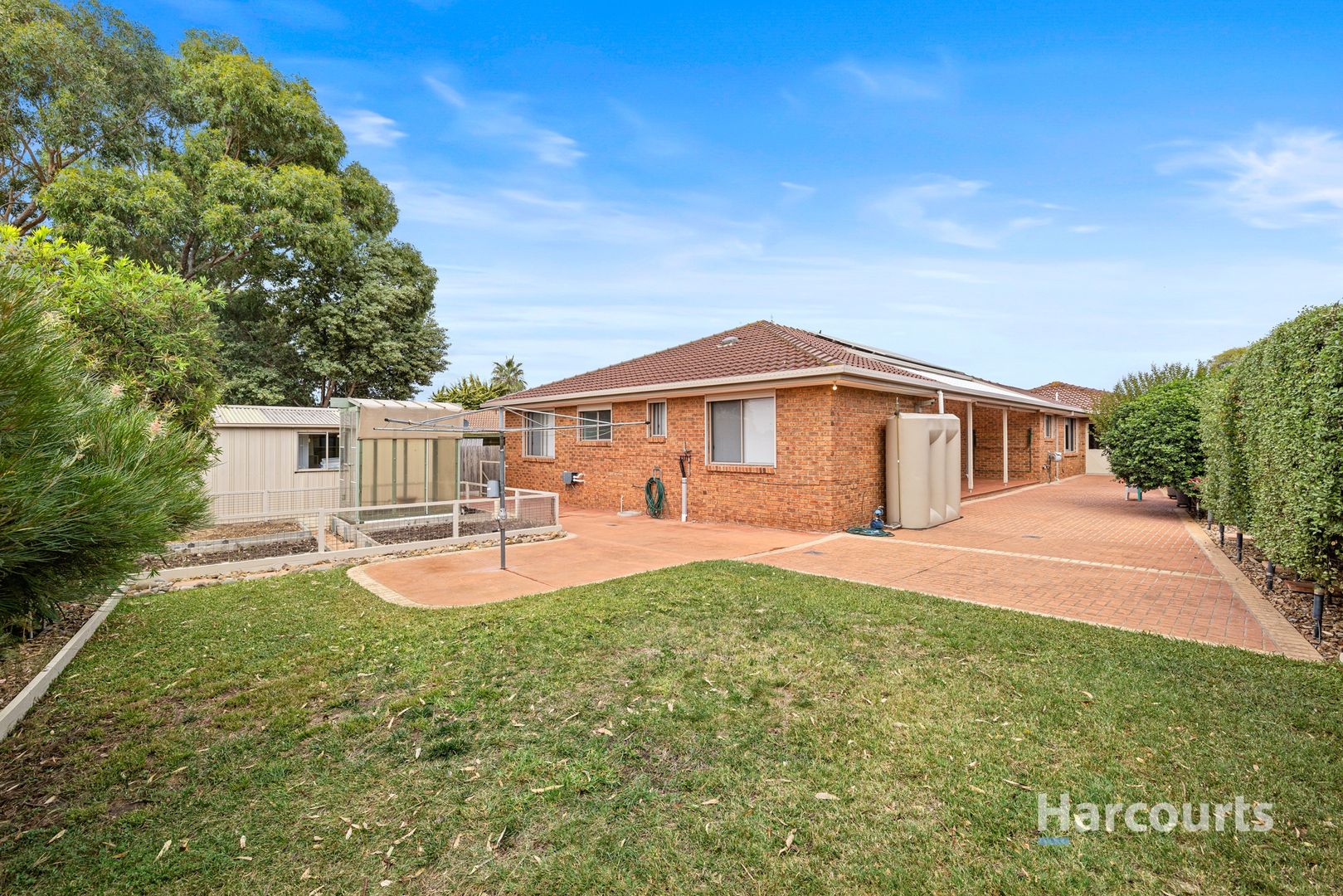 4 Akoonah Court, Burnside VIC 3023, Image 2