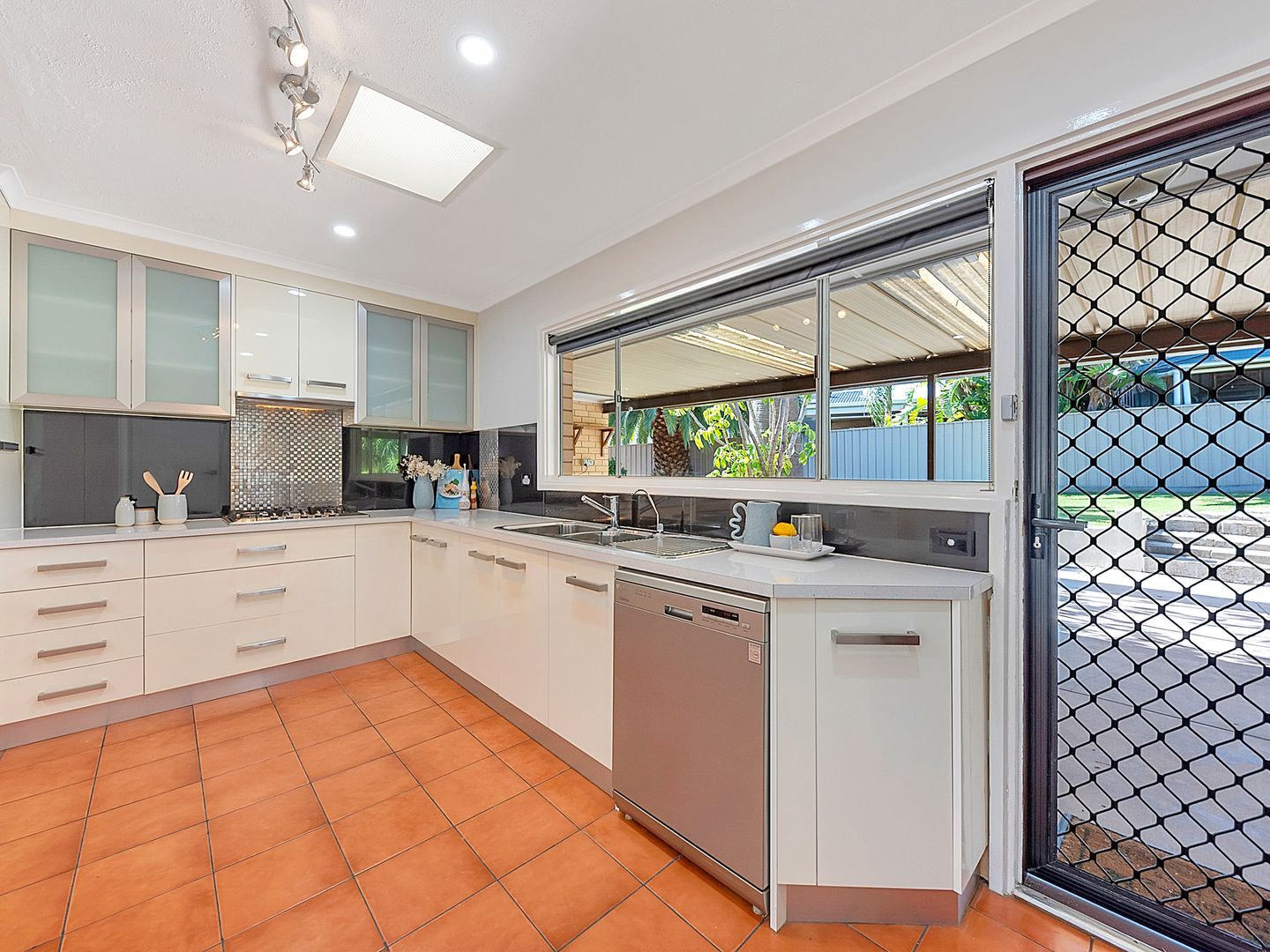 2 Yeates Court, Modbury Heights SA 5092, Image 2