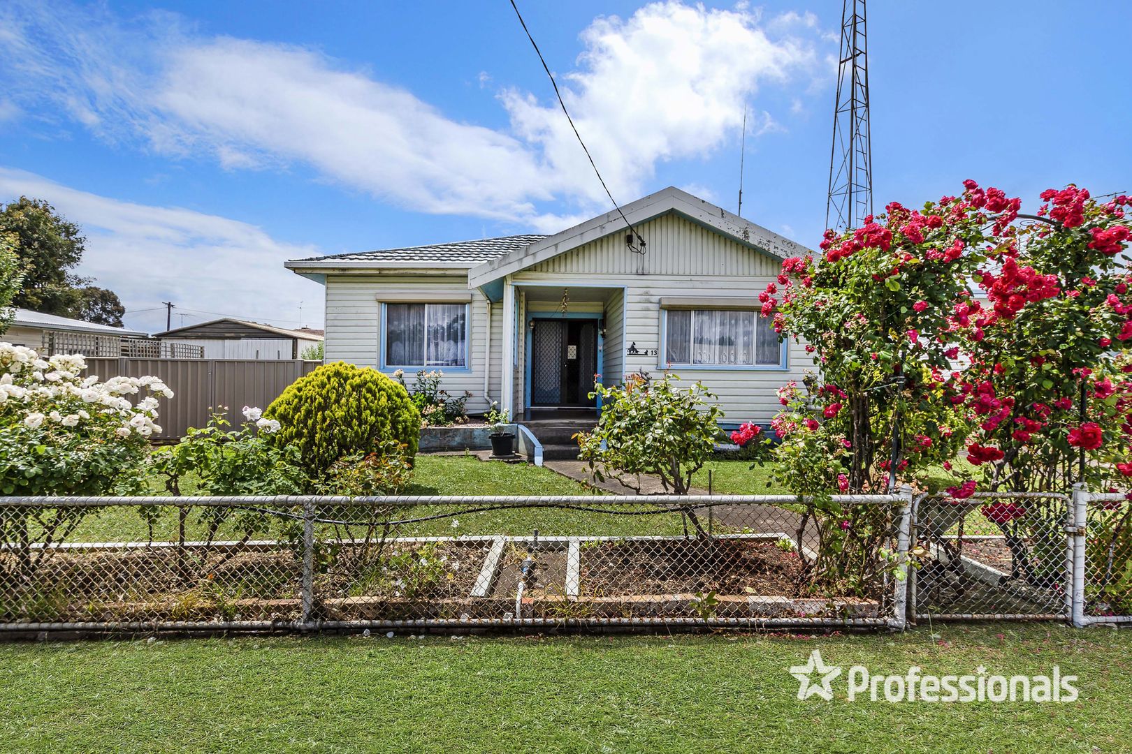 2 bedrooms House in 13 Moore Street HAMILTON VIC, 3300