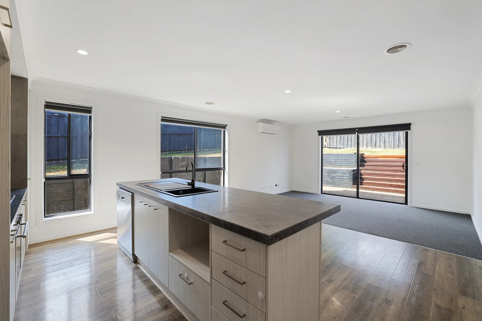 Additional image 5 of 2 Palm Square, Drouin VIC 3818