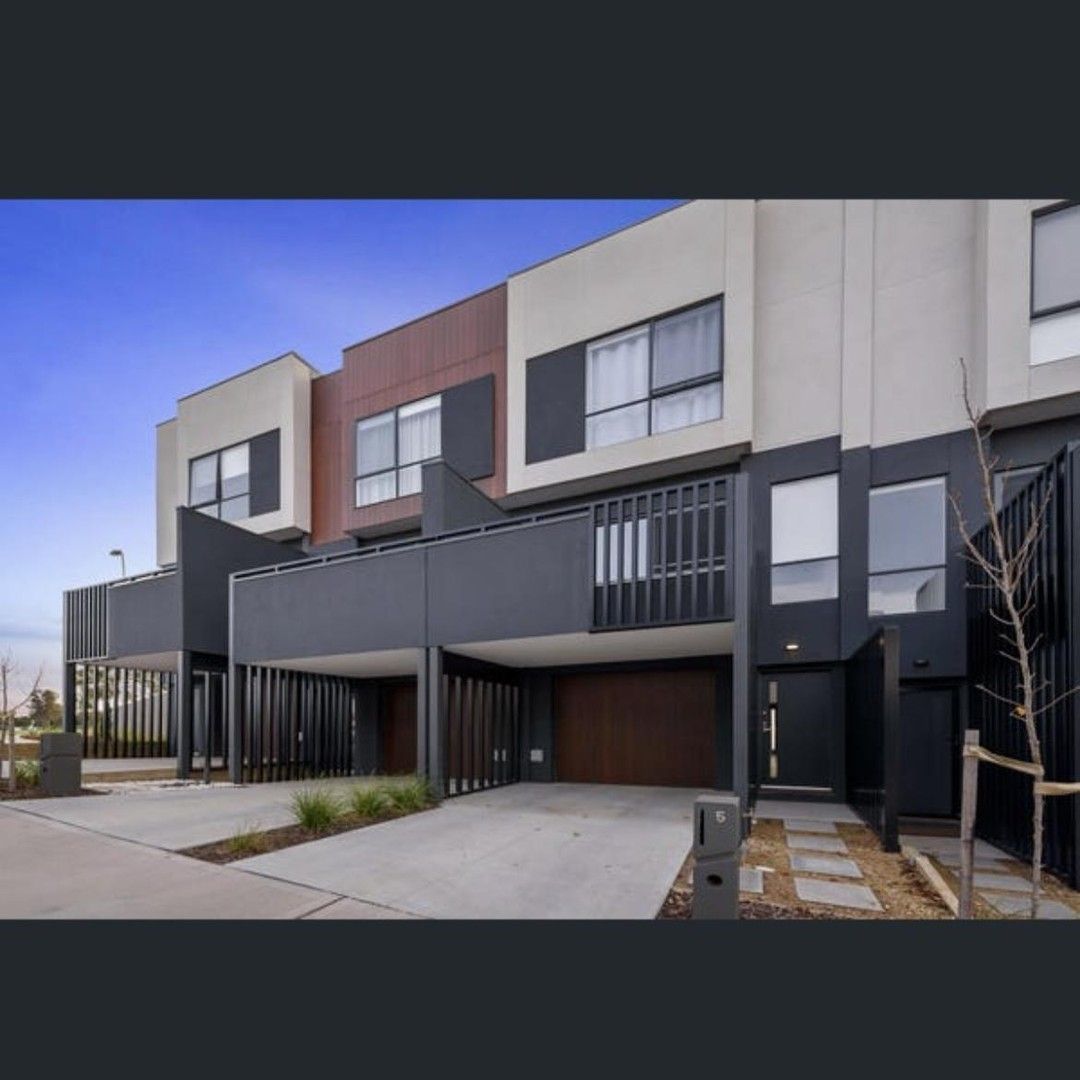 4 bedrooms Townhouse in 5 Kavanagh Crescent KEILOR DOWNS VIC, 3038