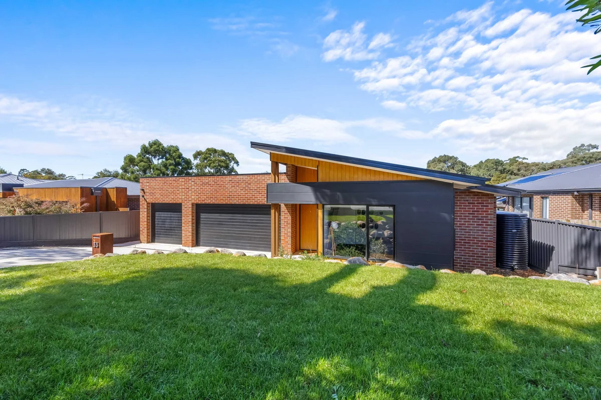 33 Hermitage Avenue, Mount Clear VIC 3350