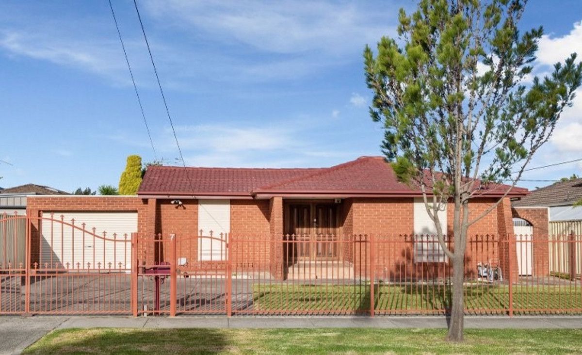 5 bedrooms House in 7 Langley Crescent DANDENONG VIC, 3175