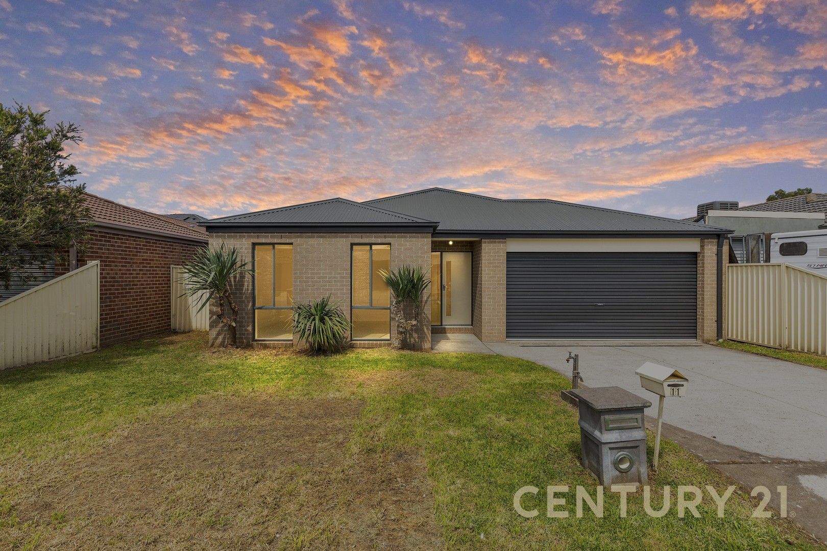 4 bedrooms House in 11 Salvia Avenue PAKENHAM VIC, 3810