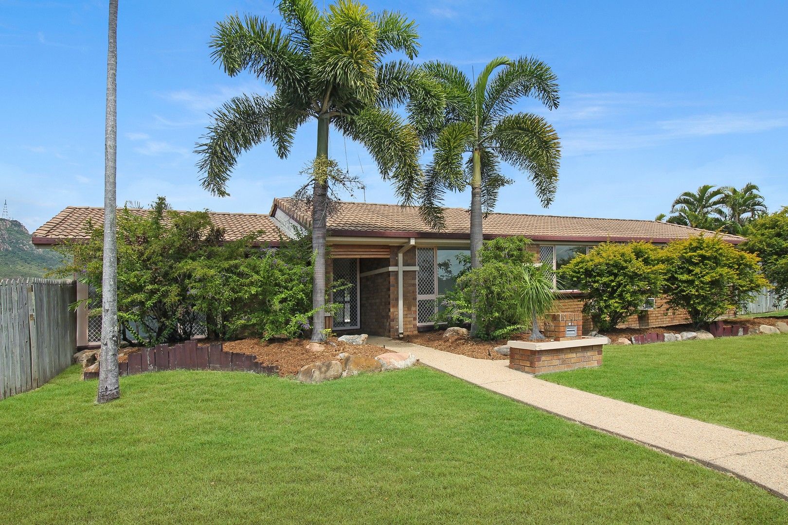 3 bedrooms House in 1 Dotswood Court ANNANDALE QLD, 4814