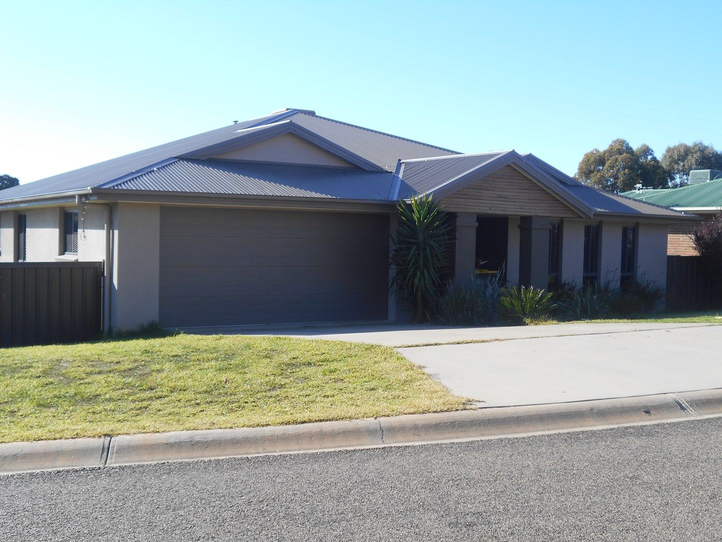 9 Pineview Crt, Young NSW 2594, Image 0