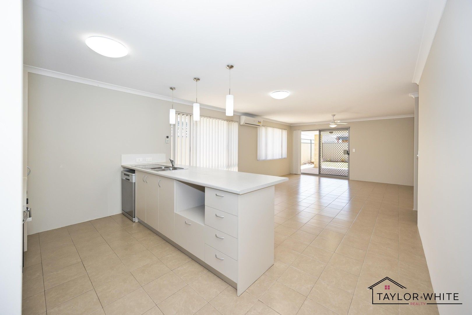 98 Blackwood Meander, Yanchep WA 6035, Image 2