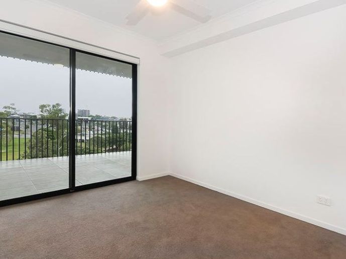 608/9-15 Regina Street, Greenslopes QLD 4120, Image 2