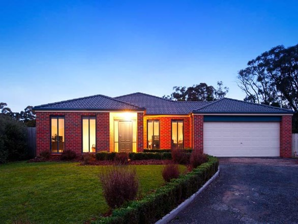 12 Roxanne Court, Woodend VIC 3442