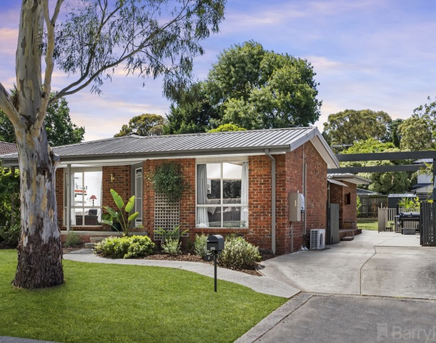 2 School Walk, Croydon South VIC 3136