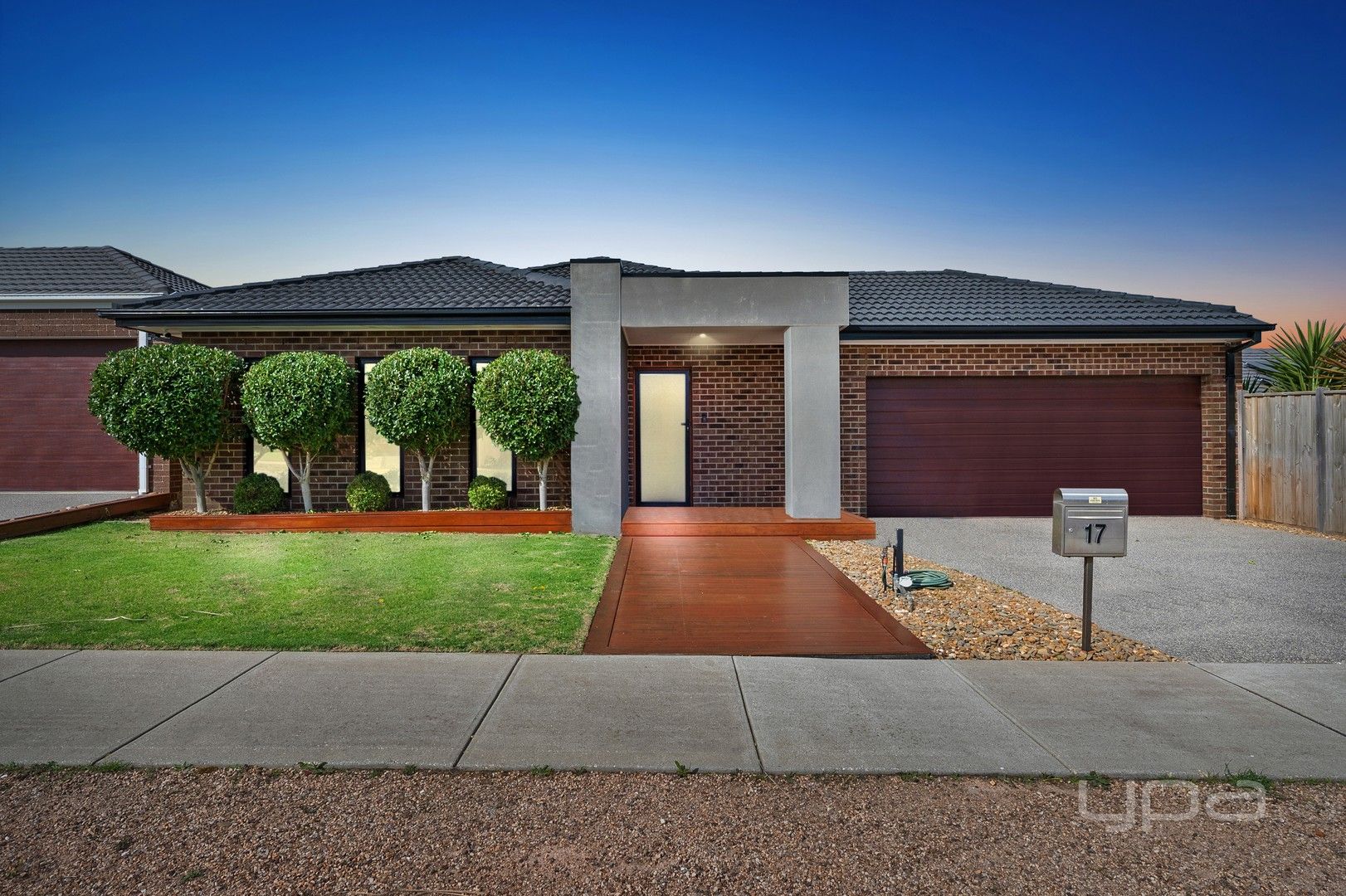 3 bedrooms House in 17 Erden Court HARKNESS VIC, 3337