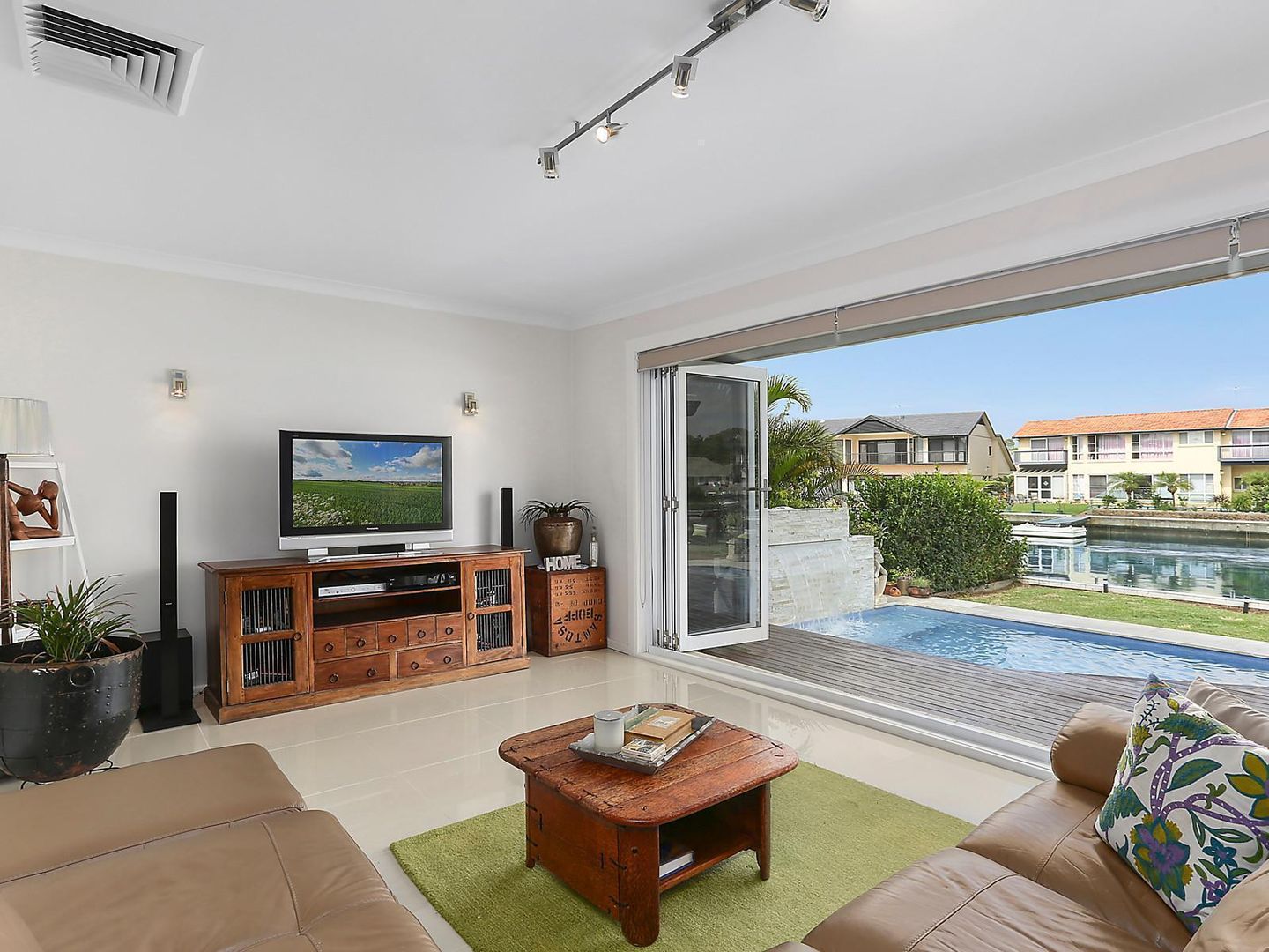 40 Castlereagh Crescent, SYLVANIA WATERS NSW 2224, Image 1