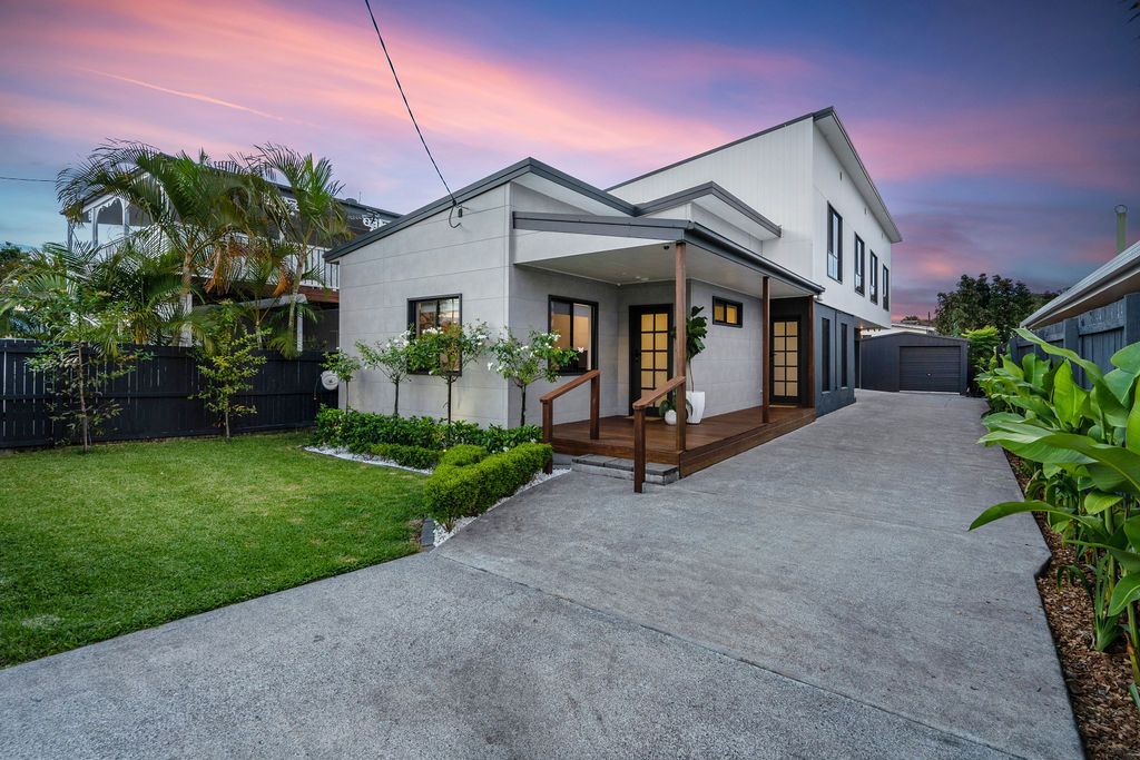 4 bedrooms House in 27 Fisher Avenue SOUTHPORT QLD, 4215