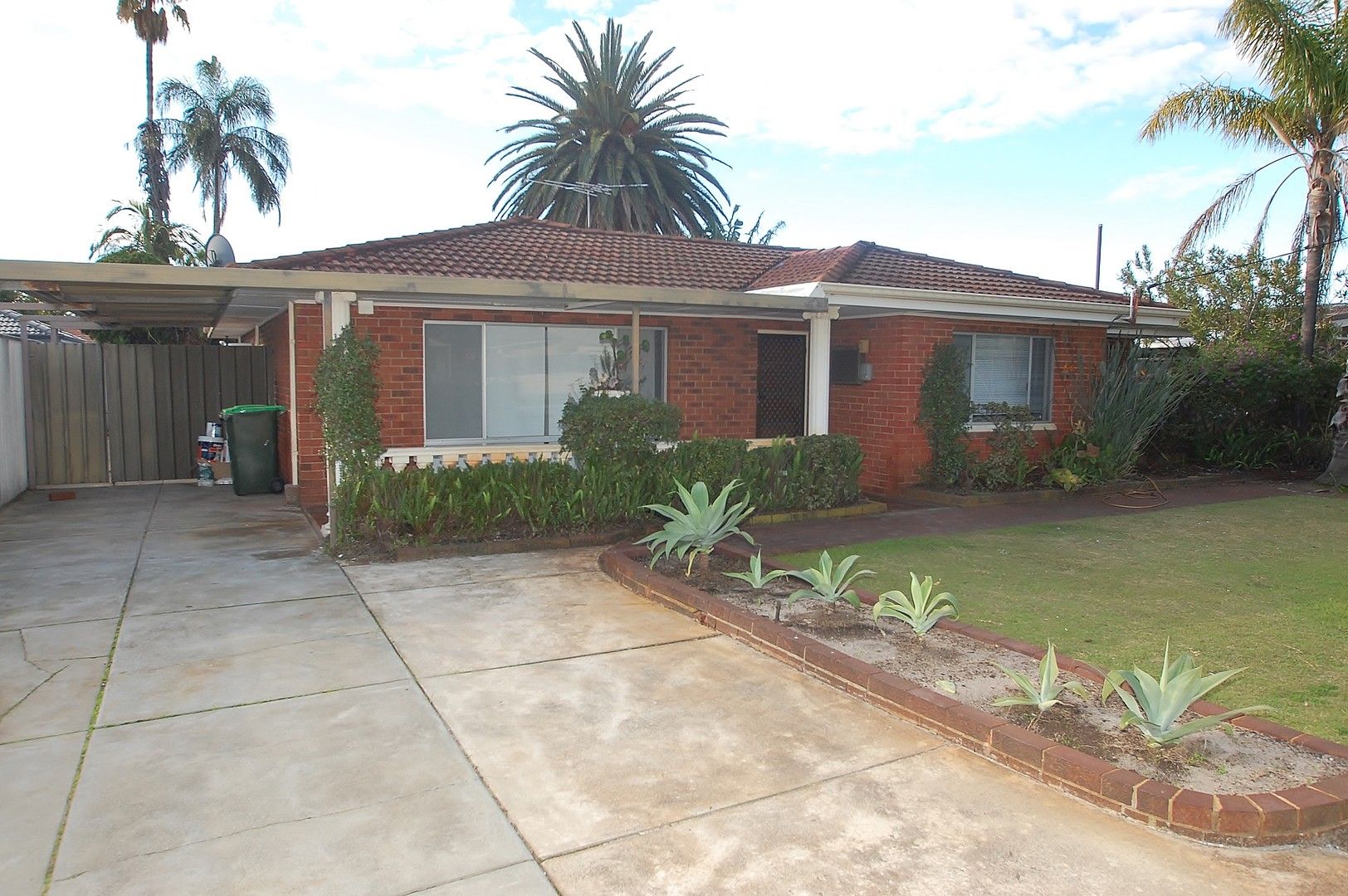 4 bedrooms House in 13 Kennington Road MORLEY WA, 6062