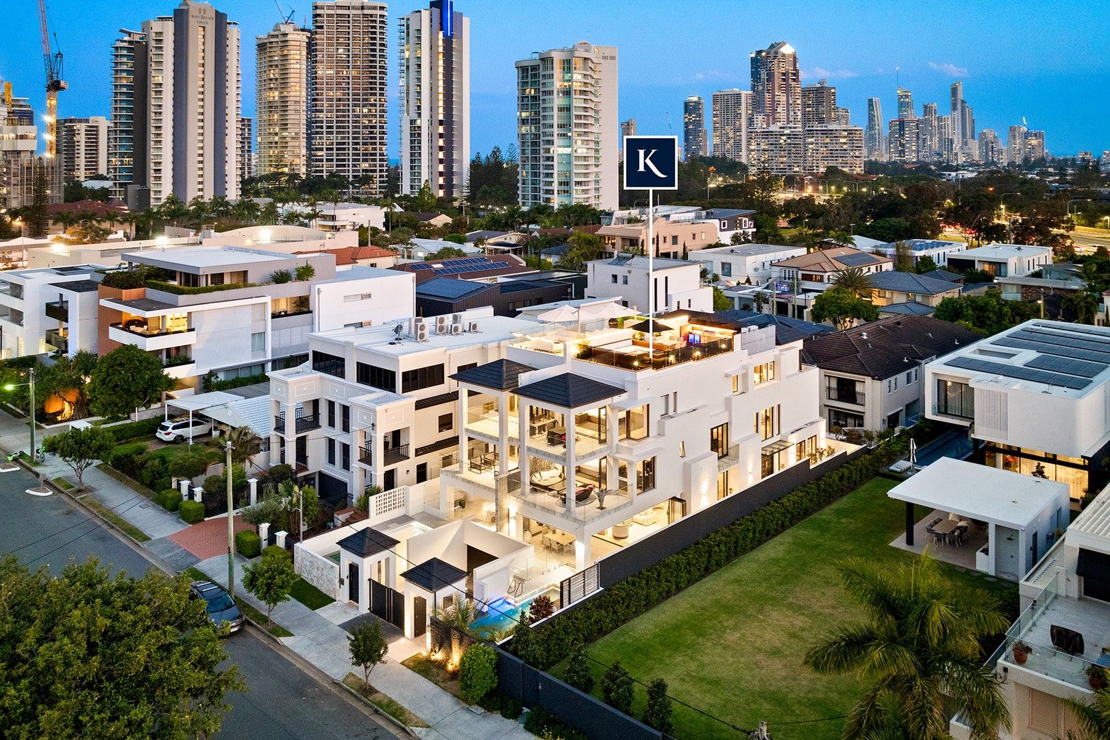 4 bedrooms Semi-Detached in 56b Woodroffe Avenue MAIN BEACH QLD, 4217