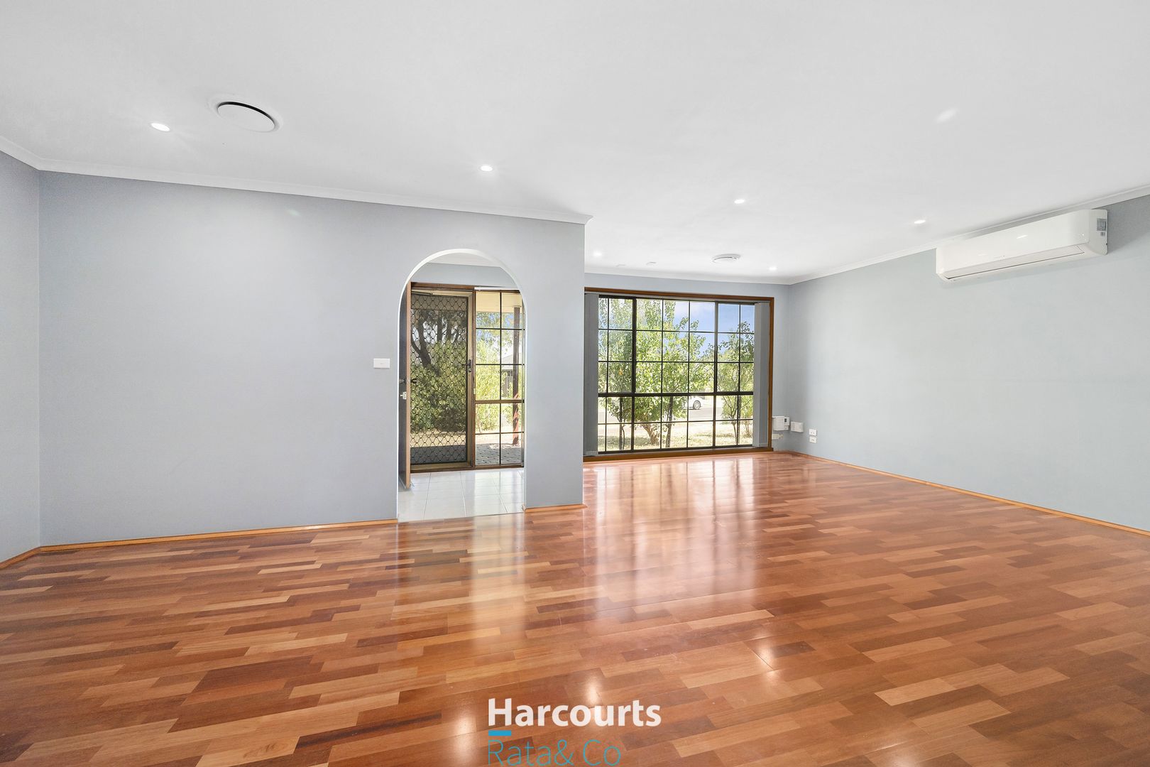 22 Kellaway Crescent, Mill Park VIC 3082, Image 2