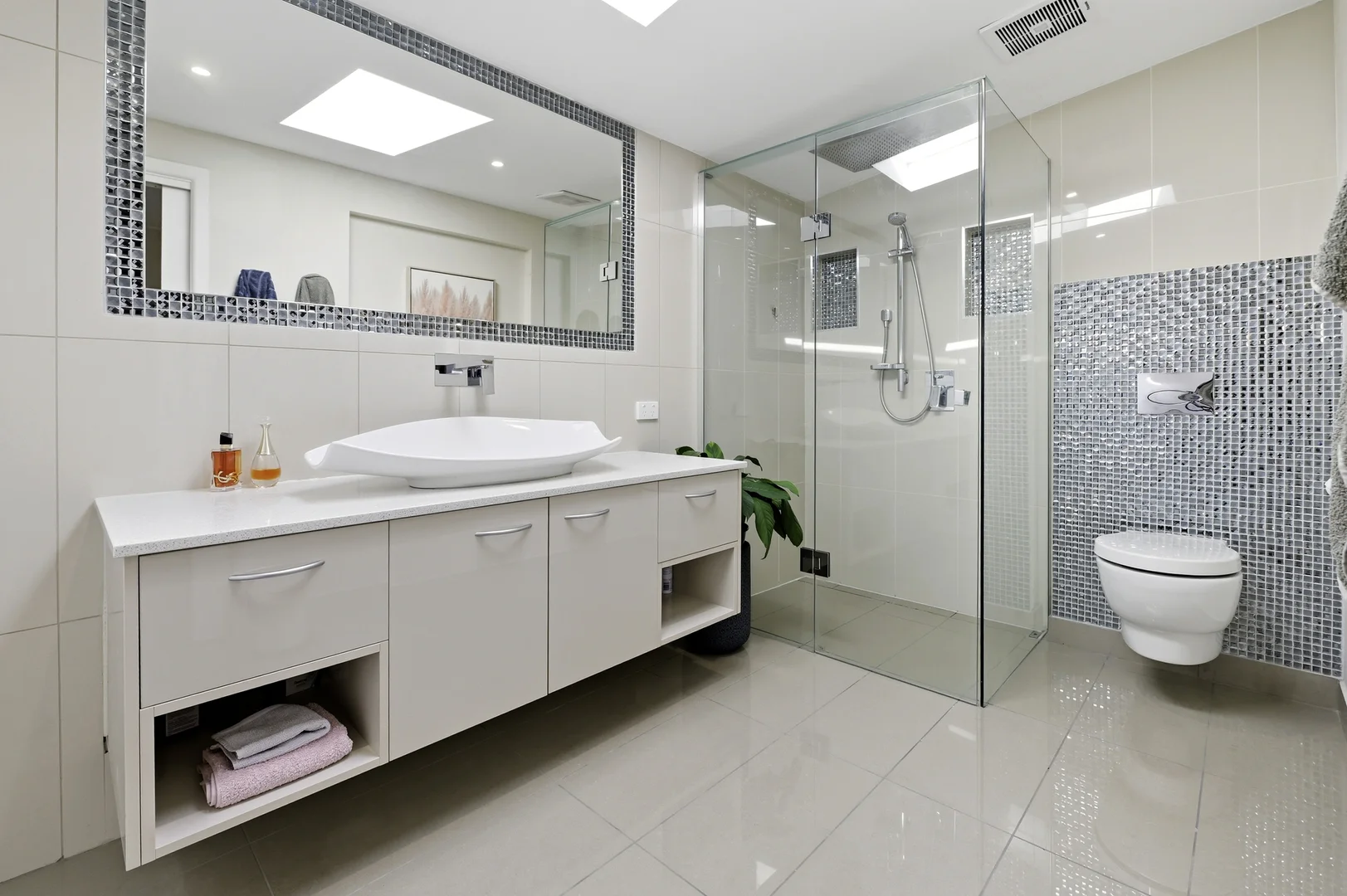 Additional image 11 of 1/66 Rosstrevor Crescent, Mitcham VIC 3132