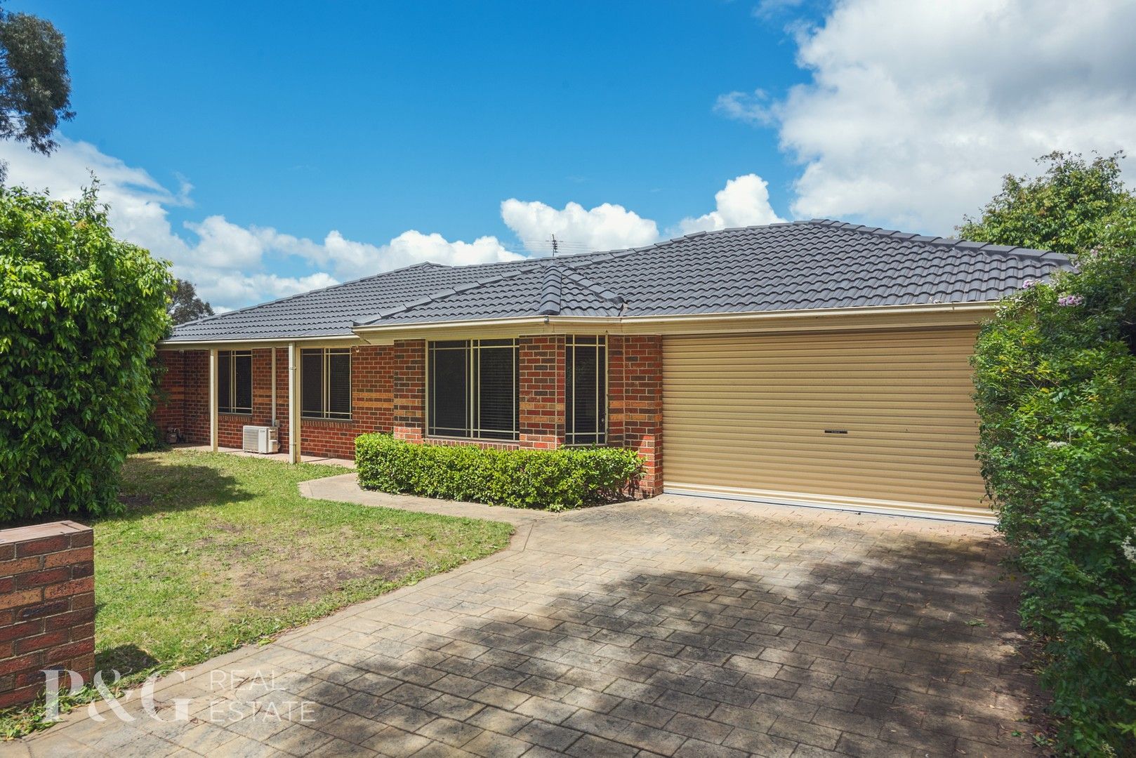 3 bedrooms House in 10 Yate Mews BERWICK VIC, 3806