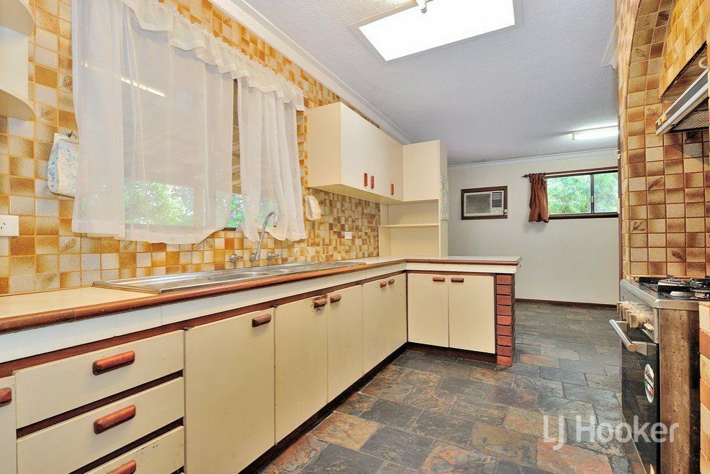 9 Chalfont Way, Swan View WA 6056, Image 1