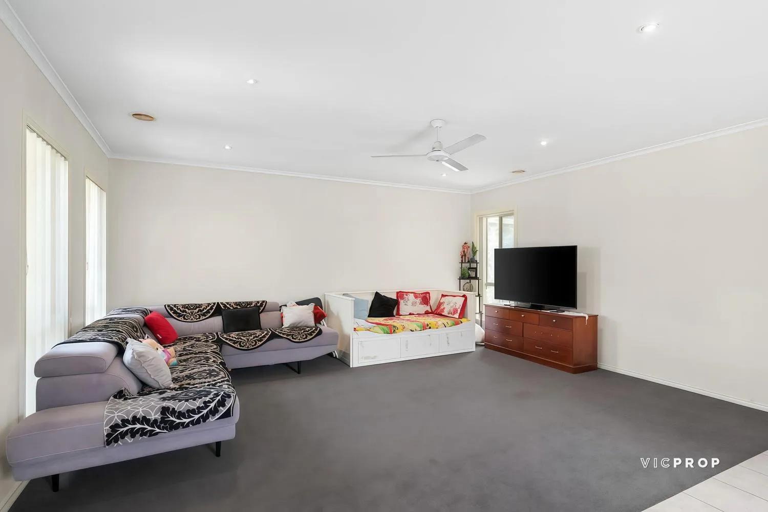 UNDER APPLICATION - Comfort, Space & Energy Efficiency in the Heart of Sanctuary Lakes - Widok 2