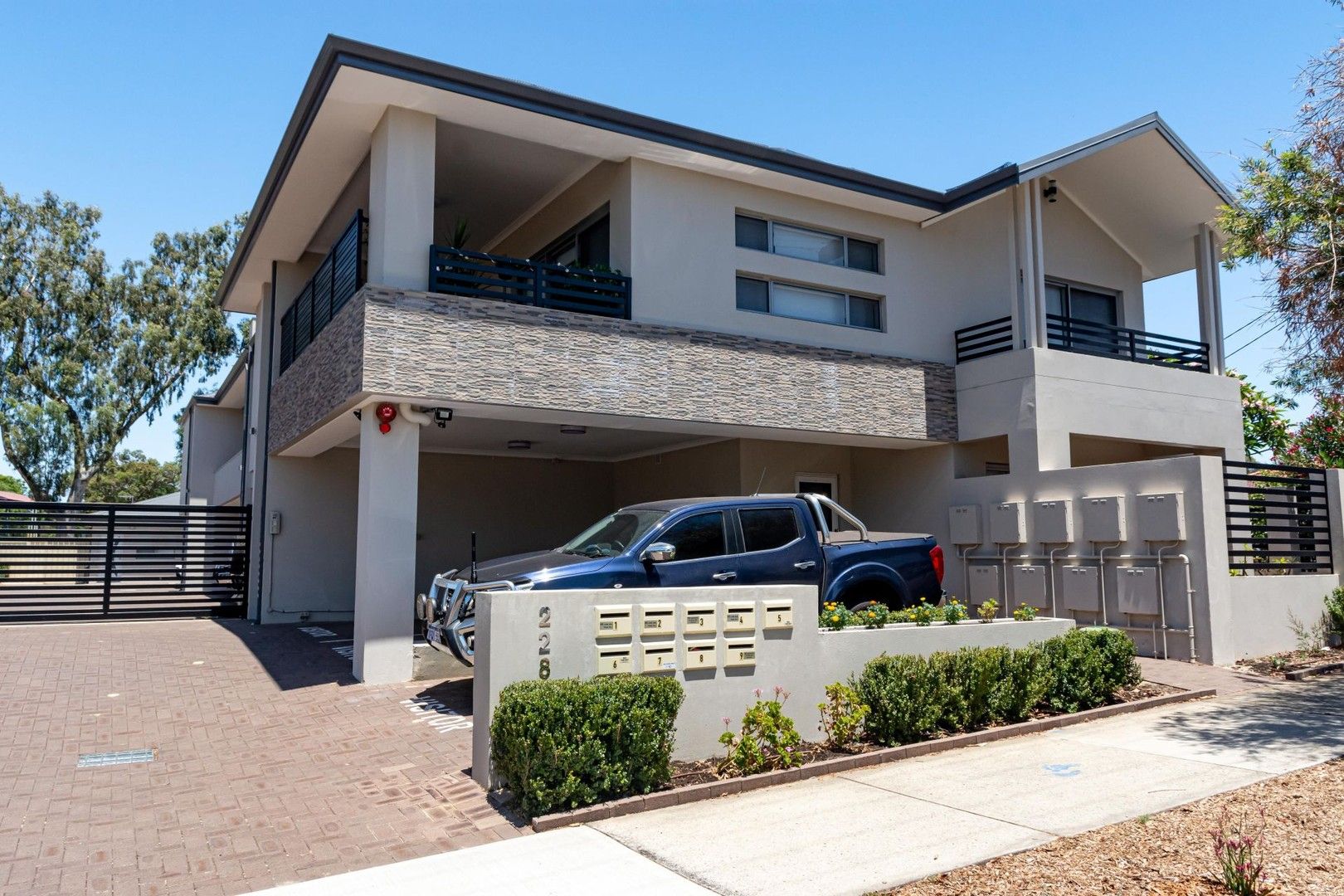 2 bedrooms Apartment / Unit / Flat in 2/228 Surrey Road KEWDALE WA, 6105