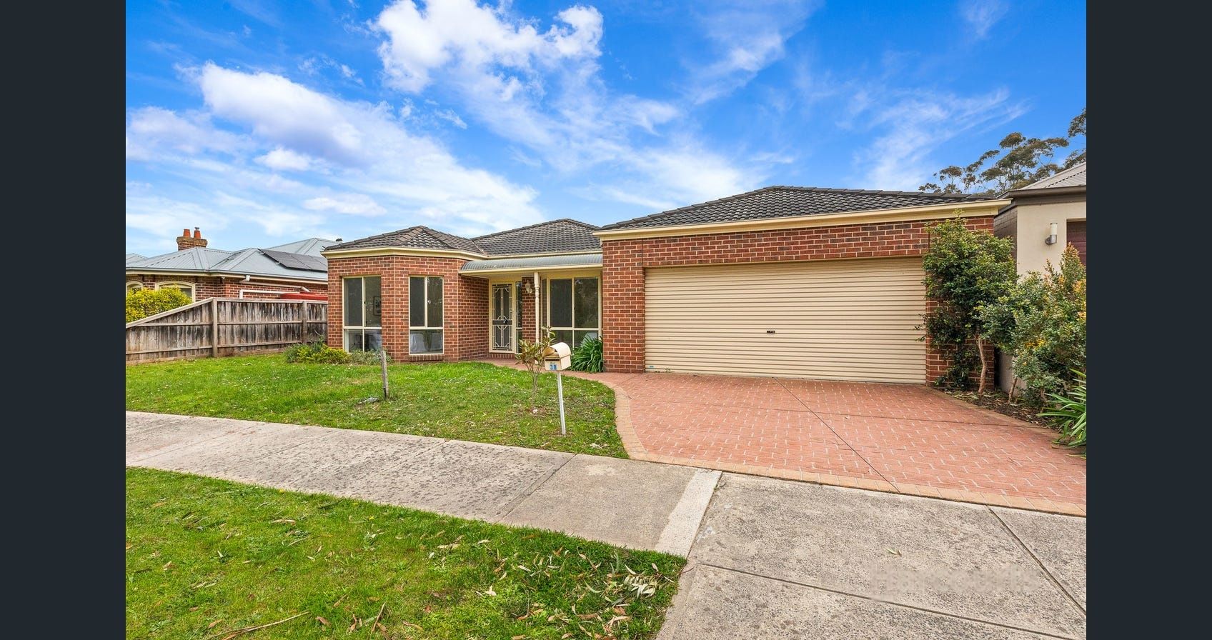 5 bedrooms House in 38 Stockmans Circuit PAKENHAM VIC, 3810