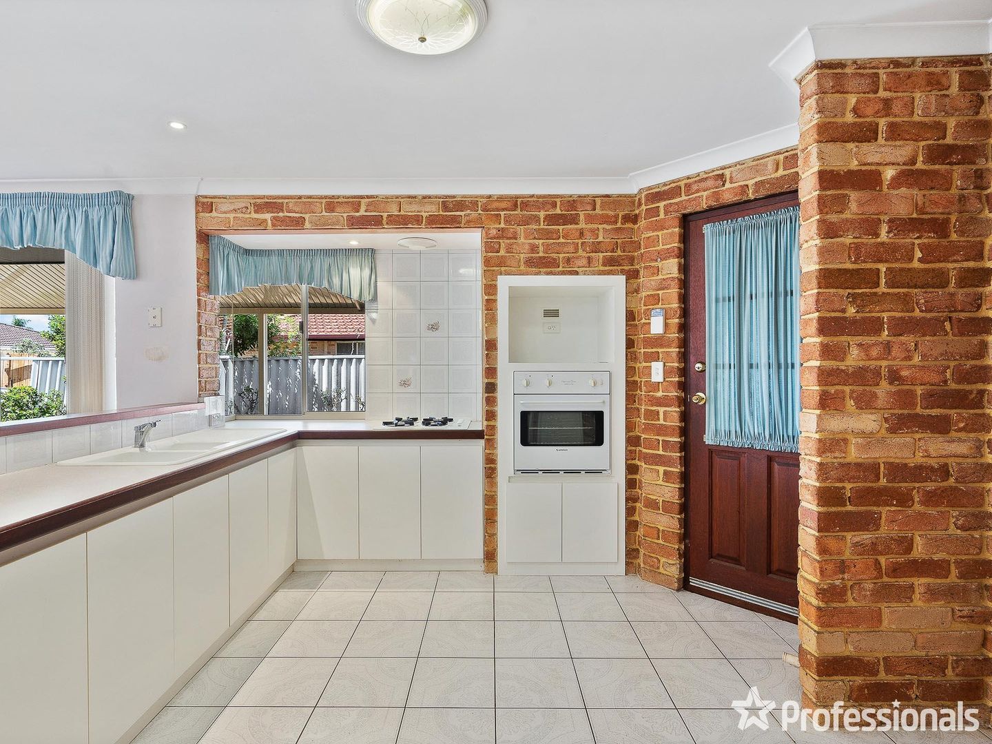 20 Turquoise Court, Forrestfield WA 6058, Image 2