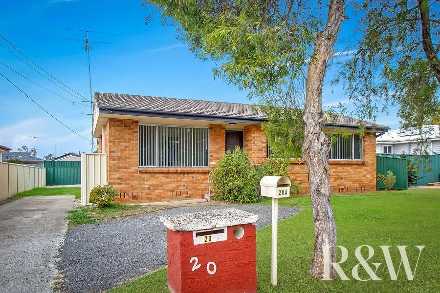 20 Melville Road, St Clair NSW 2759