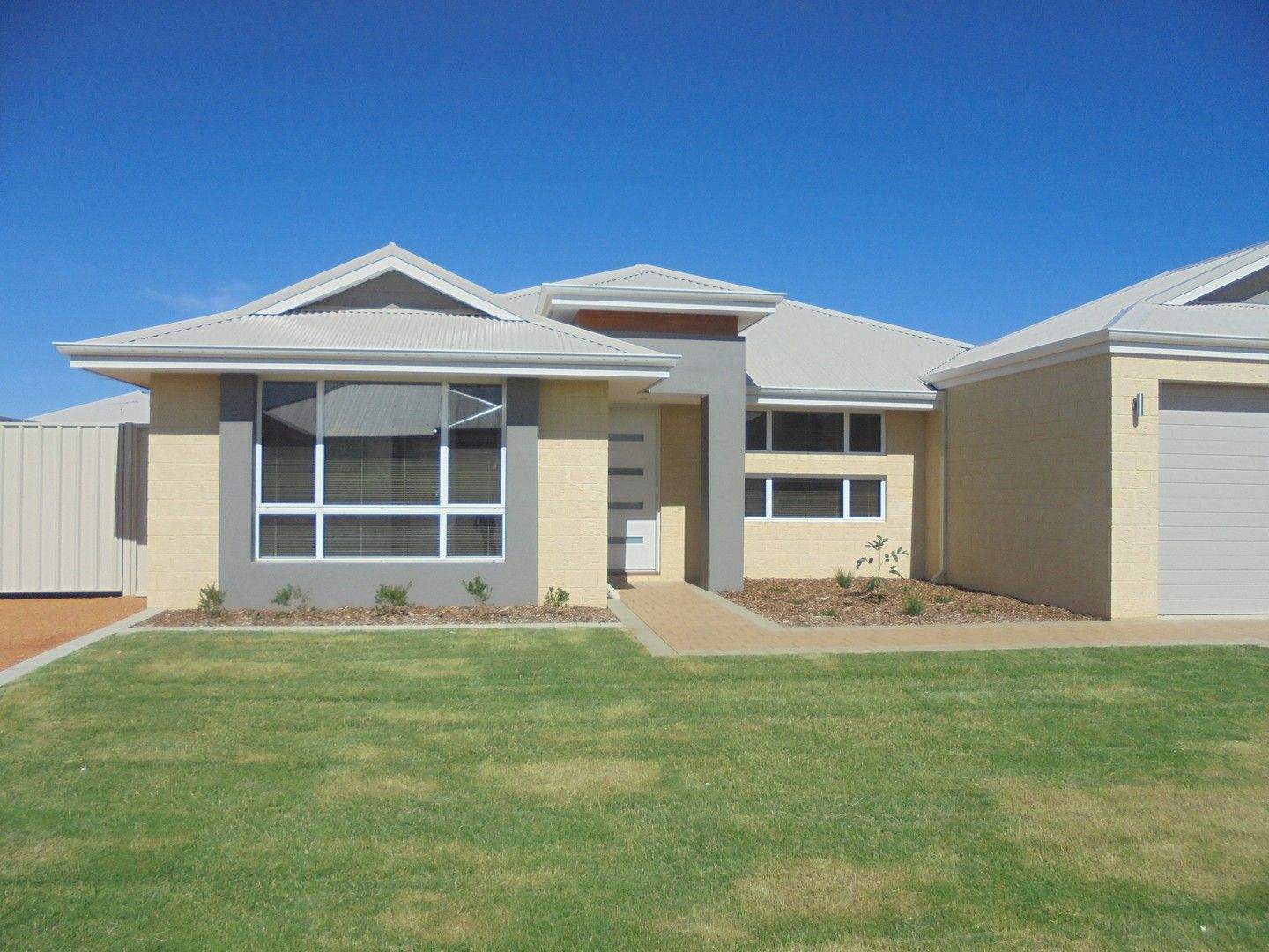 4 bedrooms House in 6 Beachcomber Hill GLENFIELD WA, 6532