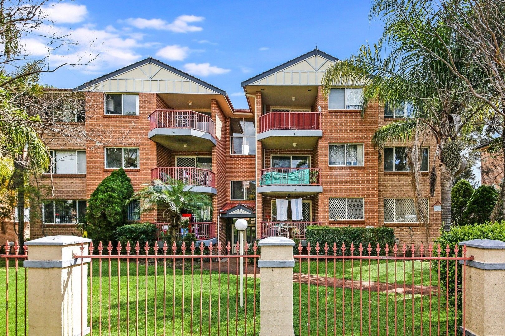 2 bedrooms Apartment / Unit / Flat in 39/17 Addlestone Road MERRYLANDS NSW, 2160