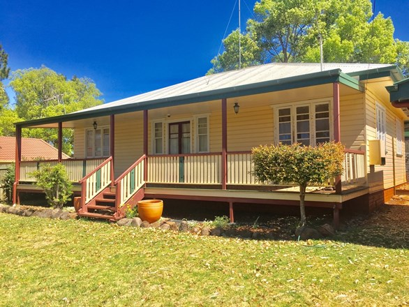 3 Featherstone Court, Rockville QLD 4350