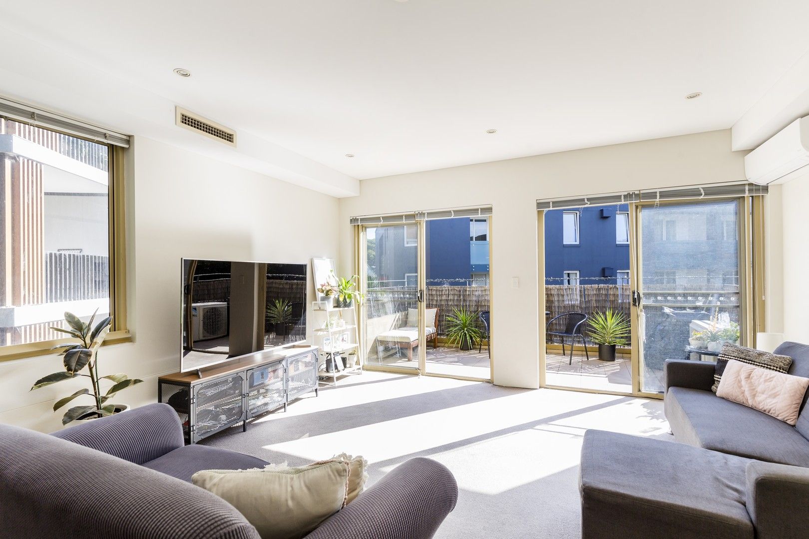 2 bedrooms Apartment / Unit / Flat in 202/2 Eden Street NORTH SYDNEY NSW, 2060