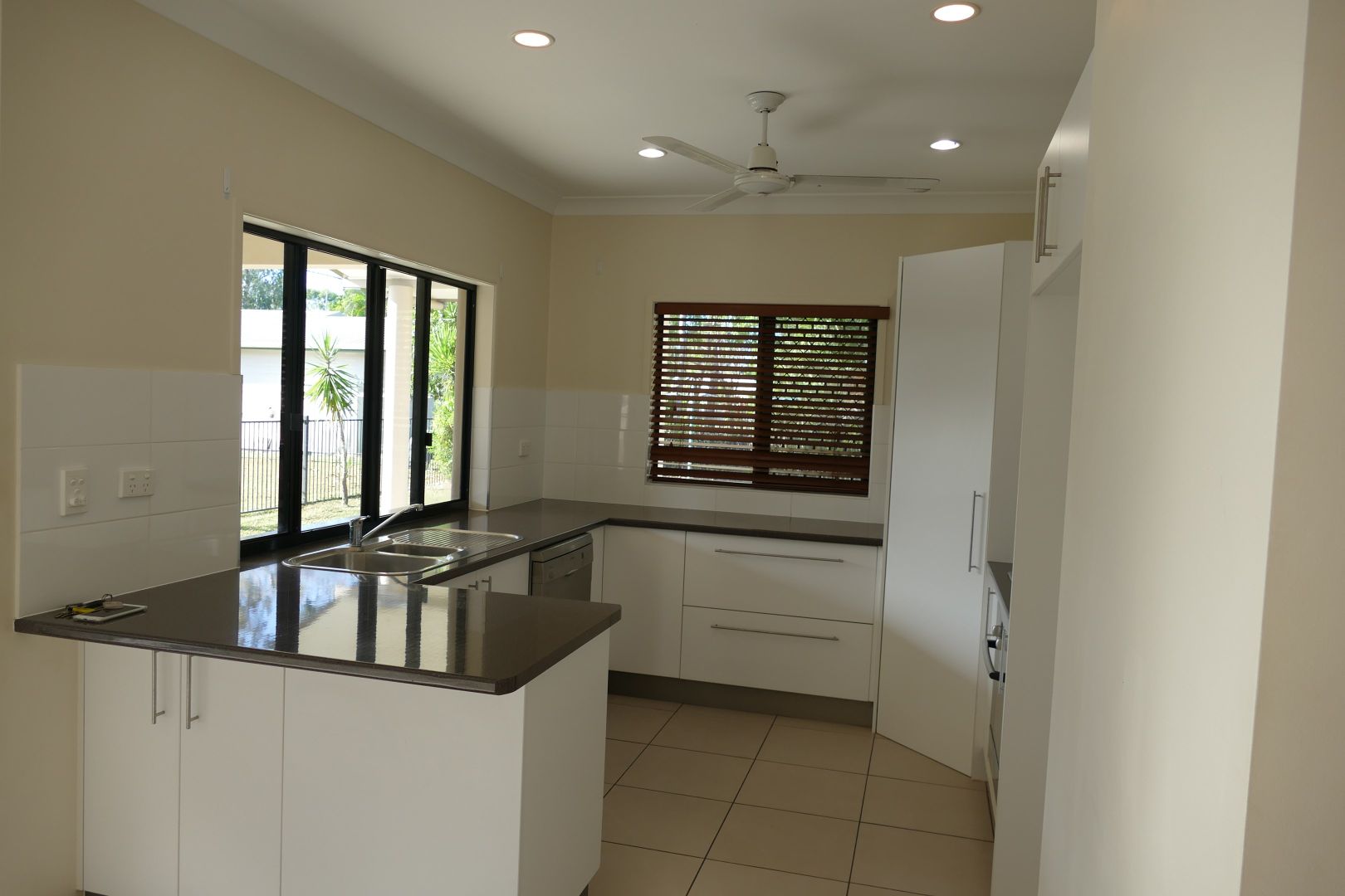 7 Edmondson Close, Cardwell QLD 4849, Image 2