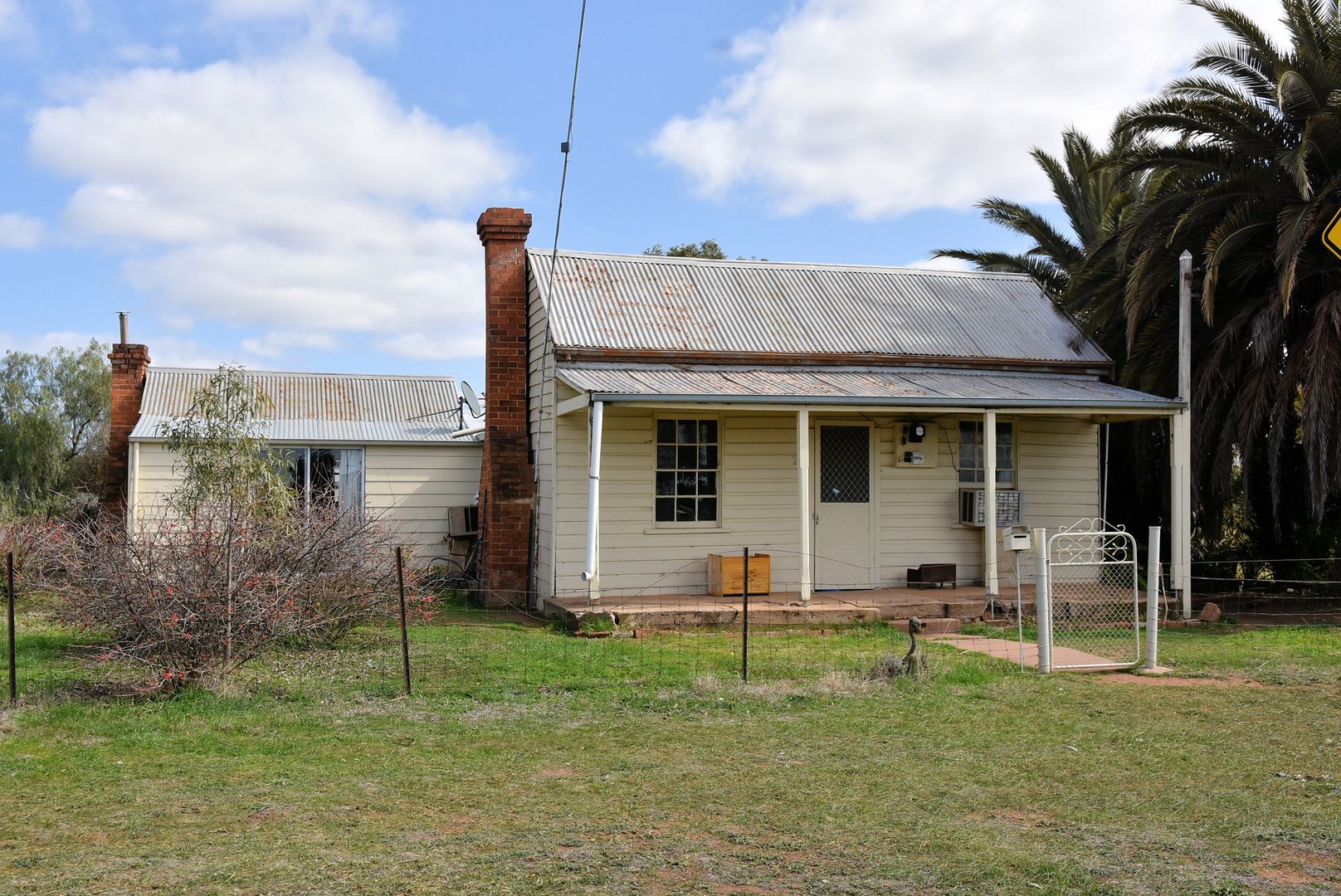 28 DE BOOS STREET, Barmedman NSW 2668 Domain