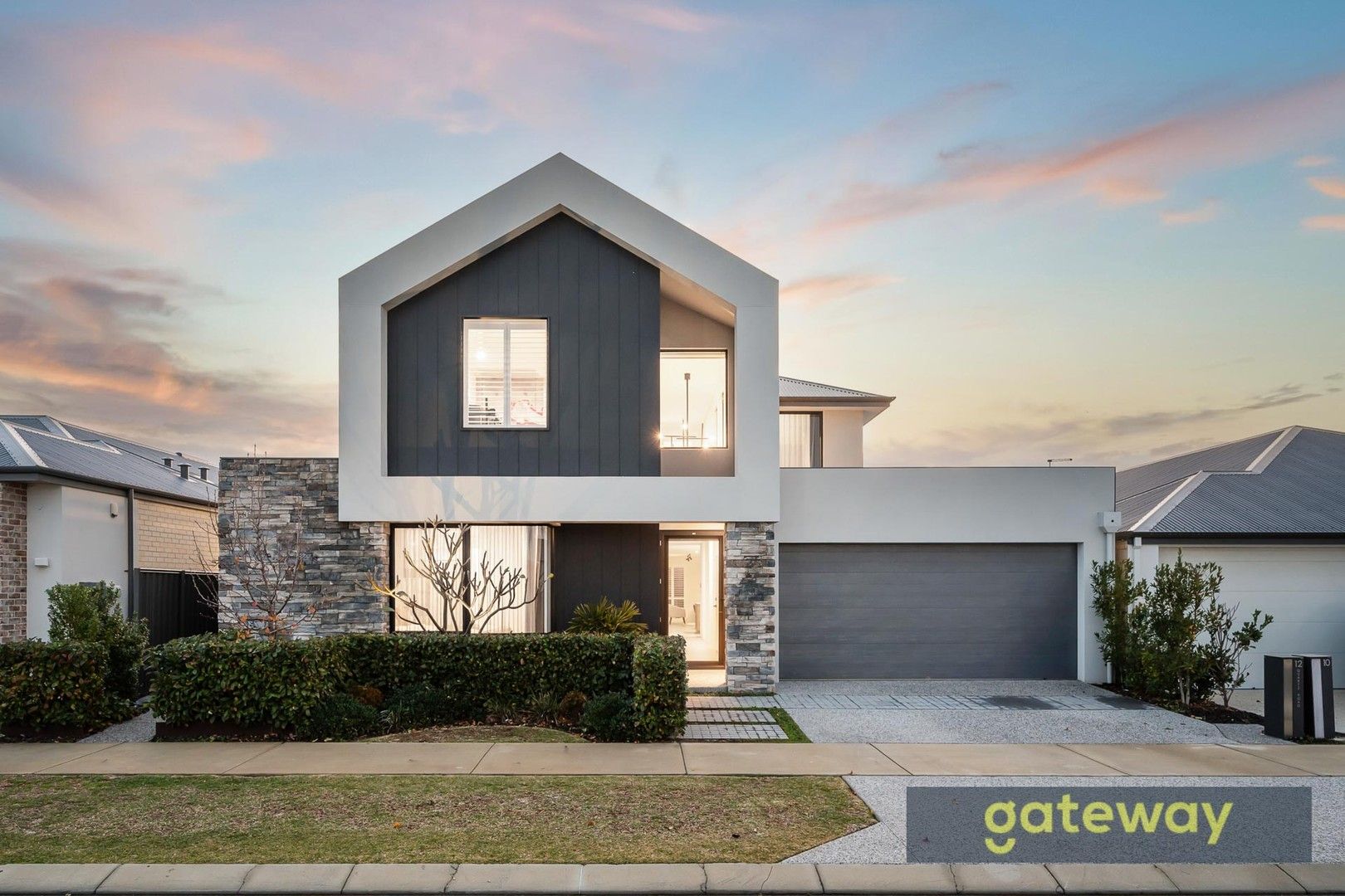 4 bedrooms House in 12 Quartz Road TREEBY WA, 6164