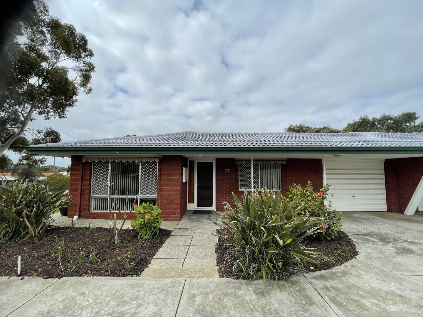 2 bedrooms Villa in 1/22 Tamar Street PALMYRA WA, 6157