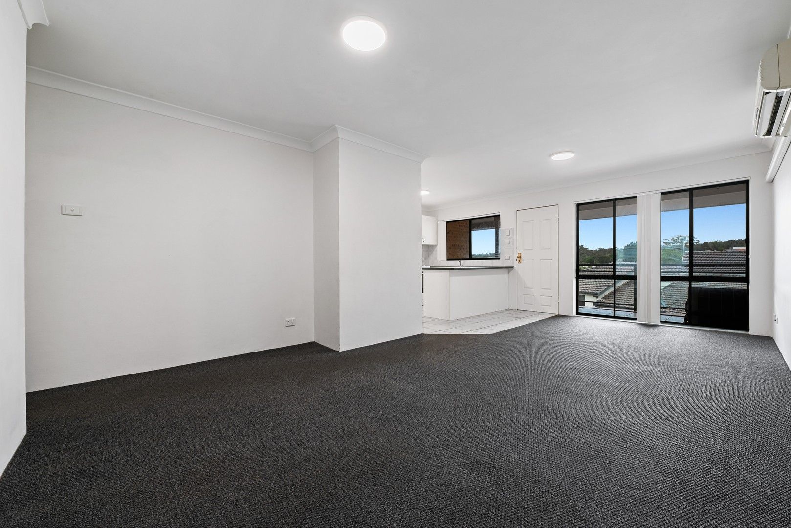 2 bedrooms Apartment / Unit / Flat in 2/141 Woolooware Road WOOLOOWARE NSW, 2230