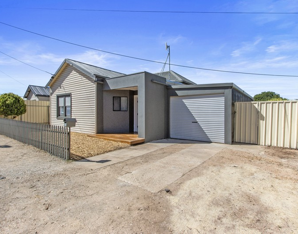 32 Samuel Street, Maitland SA 5573