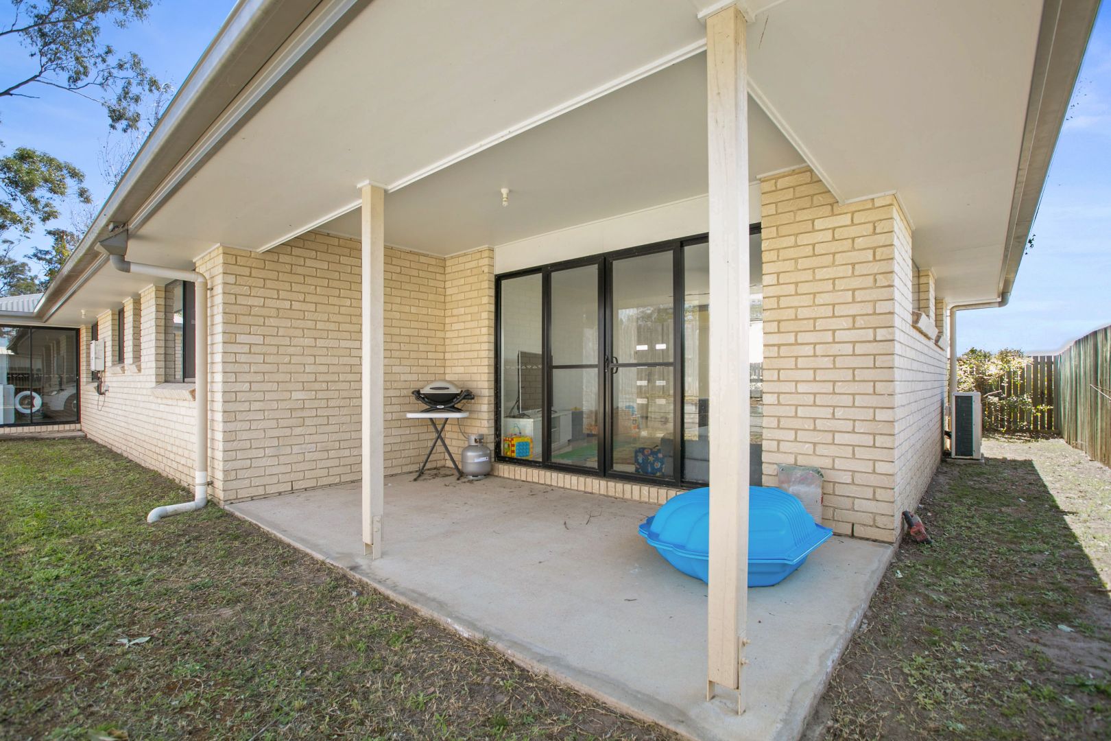 2/1 Suncrest Court, Southside QLD 4570, Image 1